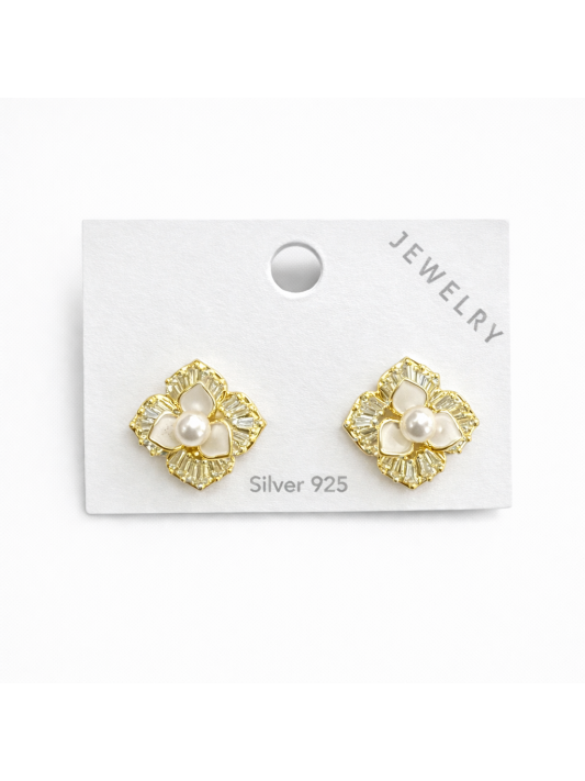 Çiçek Figürlü Gümüş İğneli Küpe