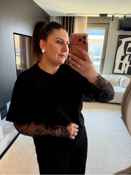 Dantel Detaylı Siyah Tişört