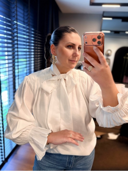 Beyaz Kol Detaylı Gömlek