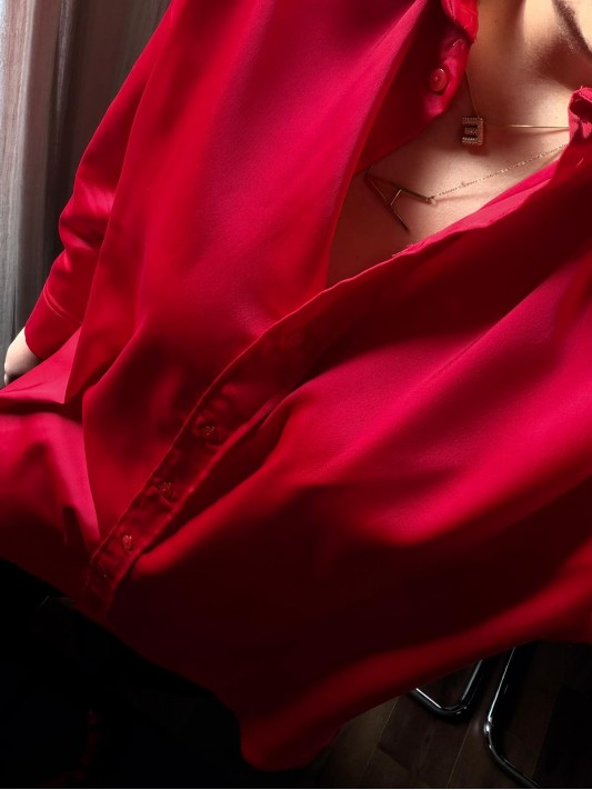 Kırmızı Saten Gömlek