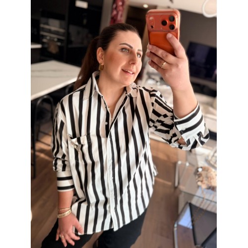 Siyah Çizgili Gömlek