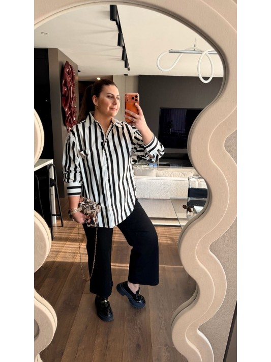 Siyah Çizgili Gömlek
