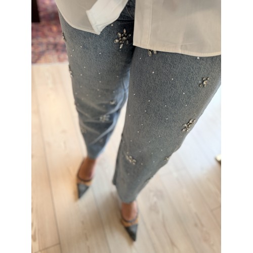 Çiçek Taşlı Jean