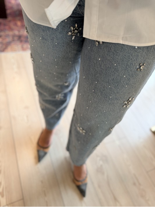 Çiçek Taşlı Jean