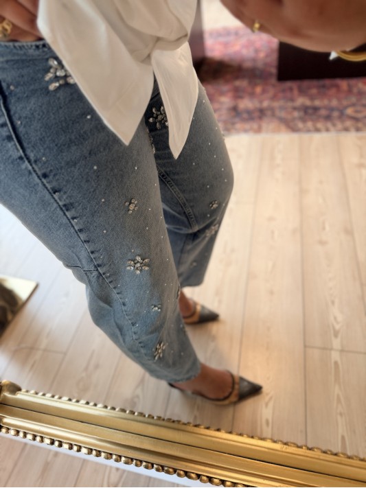 Çiçek Taşlı Jean